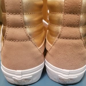 HIGH TOP